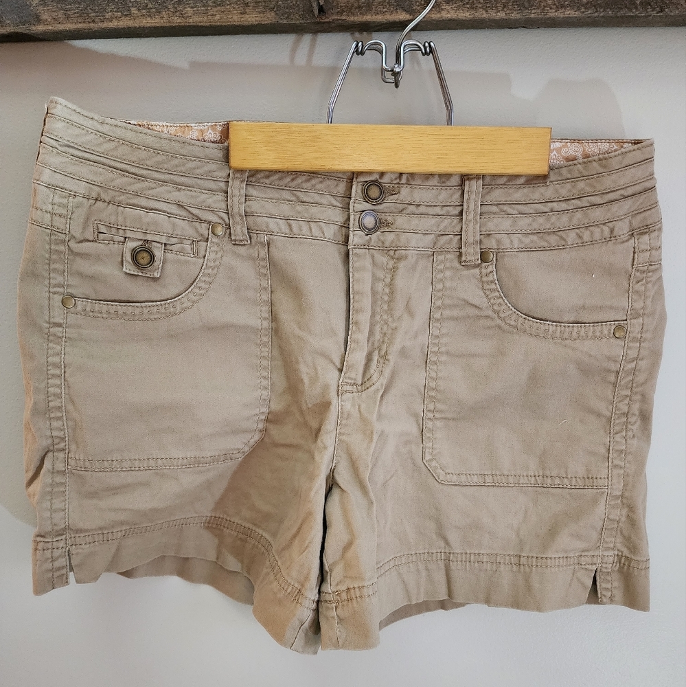 One5One Khaki shorts